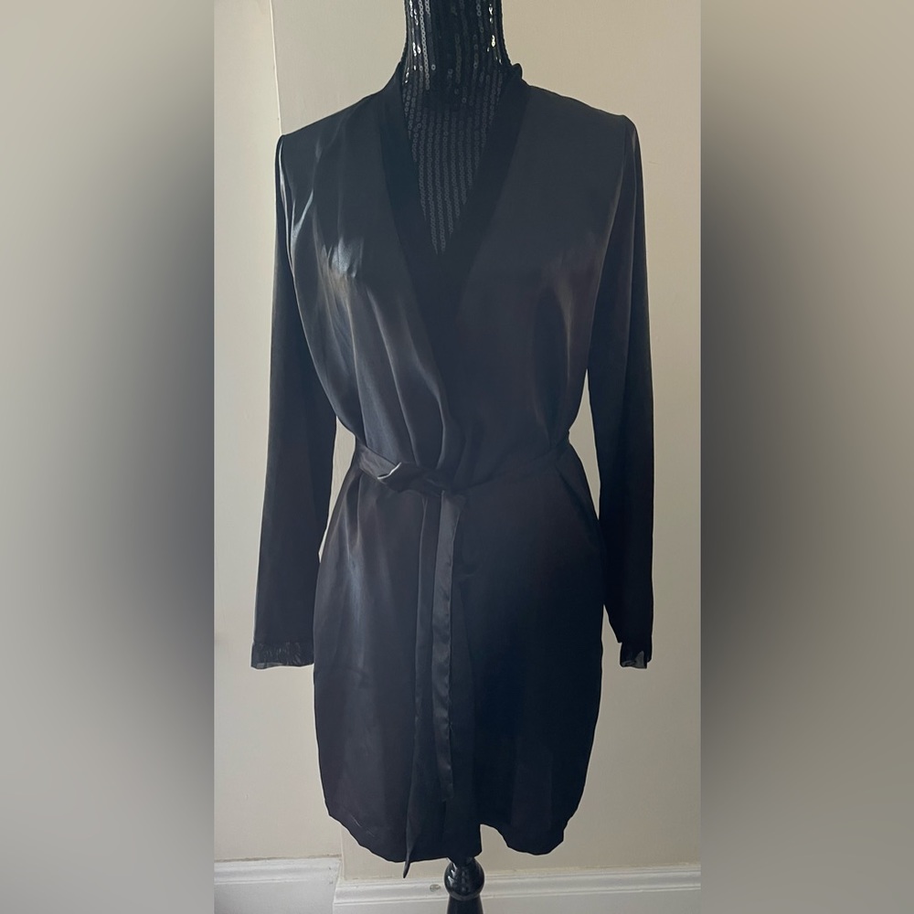 La Vie En Rose 🌹 Black Satiny Mesh Trim Robe Size S/M